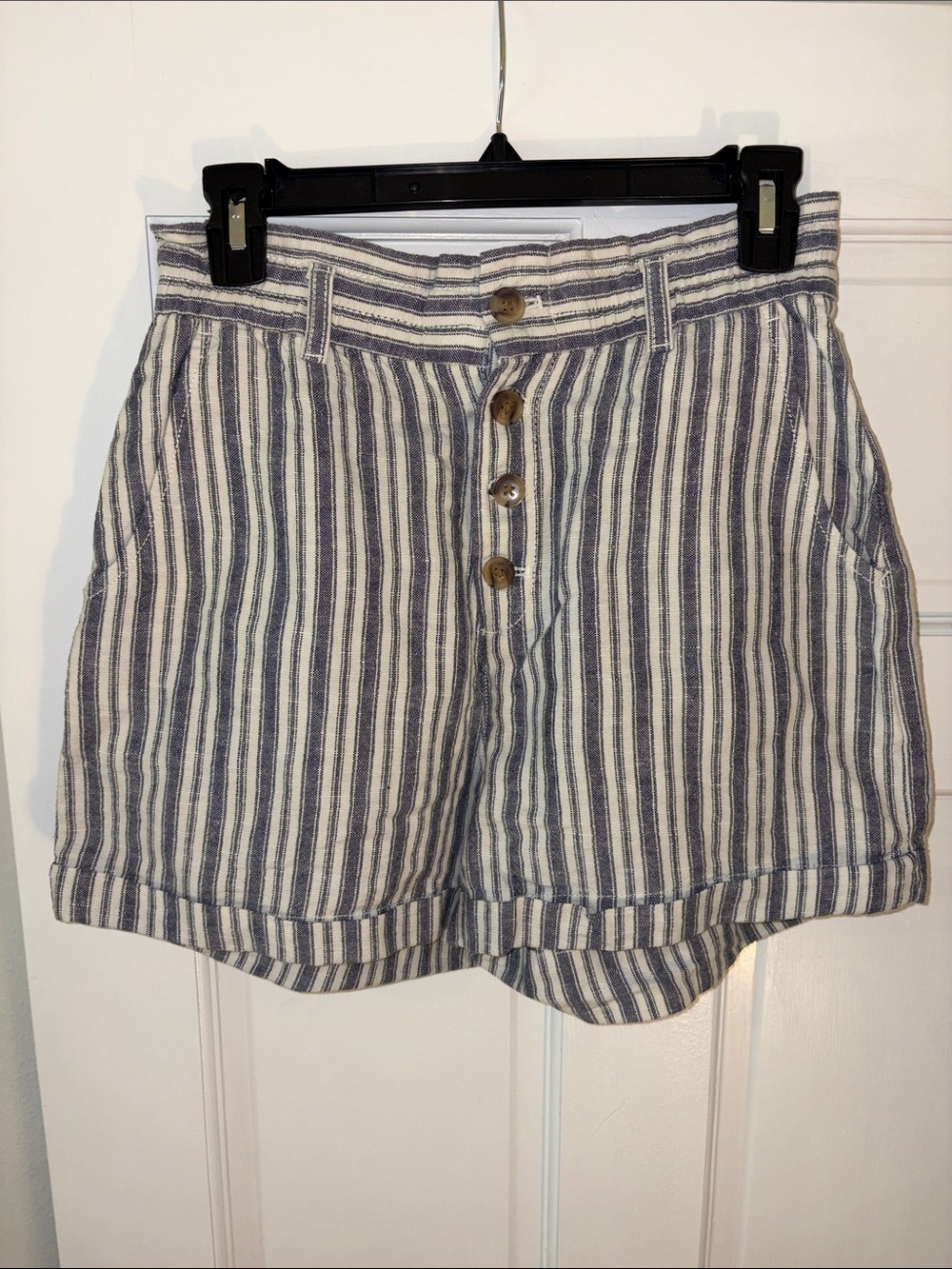 GAP Striped Button-Front Women’s Shorts — Blue and White